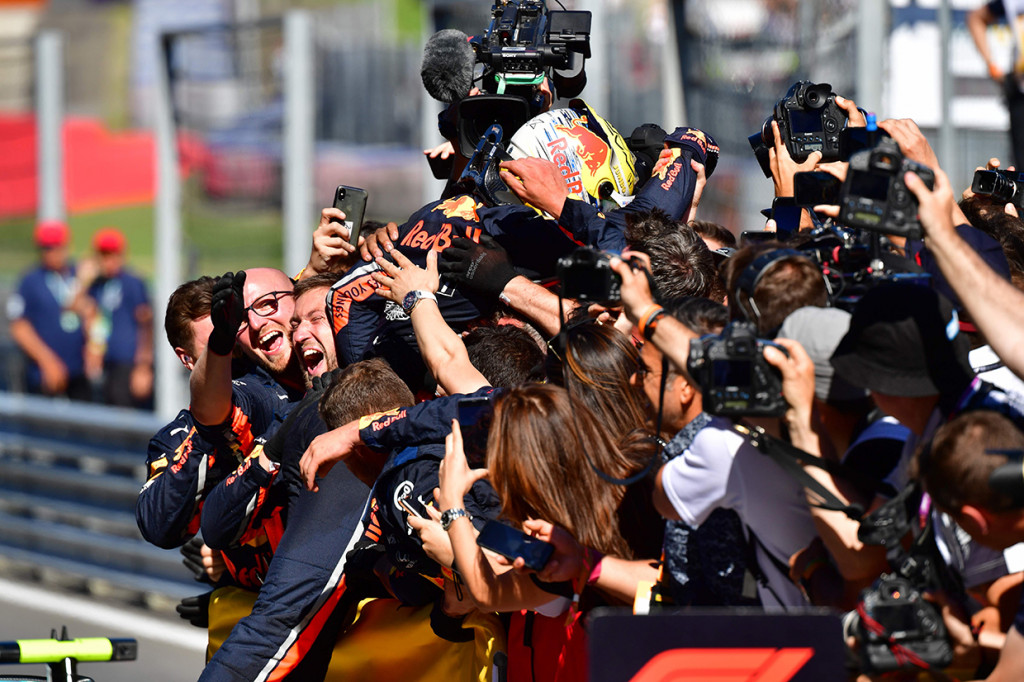 Max Verstappen menggeser Sebastian Vettel dari peringkat ketiga klasemen pebalap Formula 1 usai memenangkan laga F1 GP Austria di Sirkuit Red Bull Ring, Spielberg.