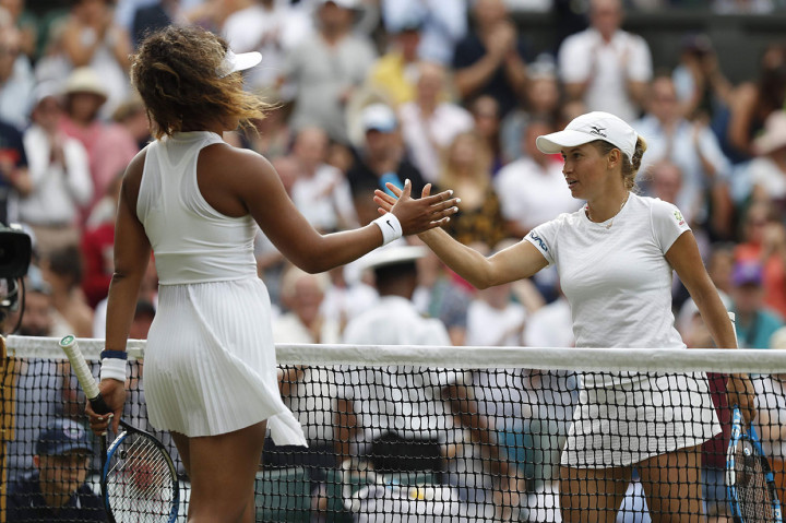 Naomi takluk di tangan petenis Kazakhstan Kazakh Yulia Putintseva di babak pertama Wimbledon dua set langsung 6-7 (4/7), 2-6. 