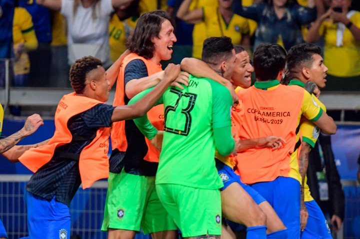 Pada menit ke-71 Brasil menggandakan keunggulan lewat Roberto Firmino. 