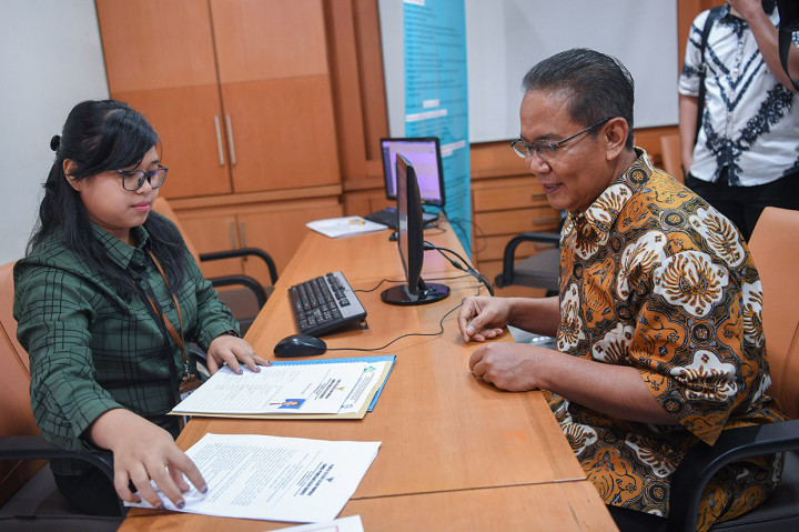 Mantan Kepala BNN dan Kabareskrim Anang Iskandar mendaftarkan diri sebagai calon pimpinan (capim) KPK di Sekretariat Pansel Capim KPK, gedung Kementerian Sekretariat Negara, Jakarta.