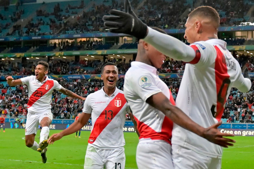 Paolo Guerrero memastikan kemenangan timnya menjadi 3-0 lewat aksinya mengecoh Arias pada masa injury time babak kedua.