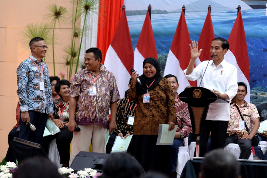 Ia pun berharap masyarakat bisa bijak dalam menggunakan uang pinjamannya tersebut.