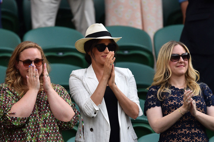 Putri Kerajaan Inggris, Meghan Markle yang menyandang gelar Duchess of Sussex didamingi dua sahabatnya semasa kuliah memberikan dukungan langsung untuk sahabatnya Serena Williams yang berlaga di babak kedua ajang Wimbledon, Kamis, 4 Juli 2019 waktu setempat.