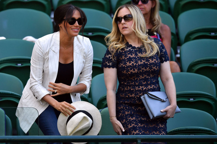Serena dan Meghan menjadi akrab tahun-tahun belakangan ini. Dia mengundang juara Grand Slam 23 kali itu ke pernikahannya di Kastil Windsor, Mei tahun lalu. Meghan kemudian melahirkan putranya Archie Mountbatten-Windsor pada 6 Mei tahun ini. 