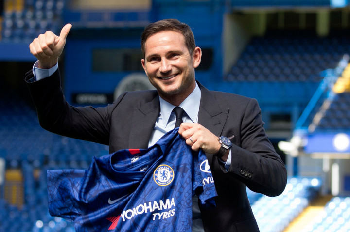 Lampard, mantan gelandang yang pernah bermain selama 13 di Stamford Bridge tersebut diikat kontrak selama tiga tahun. Pencetak gol terbanyak sepanjang masa untuk Chelsea dengan 211 gol tersebut telah memenangi sebanyak 13 gelar juara dalam 648 penampilannya di semua kompetisi.