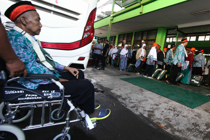 Berdasarkan jadwal, setelah menjalani proses keimigrasian dan pemeriksaan kesehatan di Asrama Haji Sukolilo Surabaya, selanjutnya mereka akan berangkat ke Tanah Suci pada Sabtu, 6 Juli 2019.