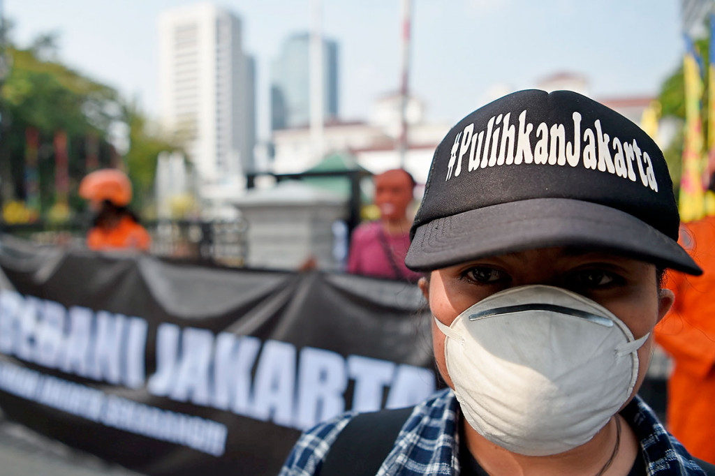 Dalam unjuk rasa tersebut mereka menuntut Gubernur DKI Jakarta untuk menghentikan proses reklamasi dengan mencabut Pergub 206 tahun 2016, dan lakukan audit lingkungan hidup secara independen serta segera menghapus pulau reklamasi dari peta Jakarta.
