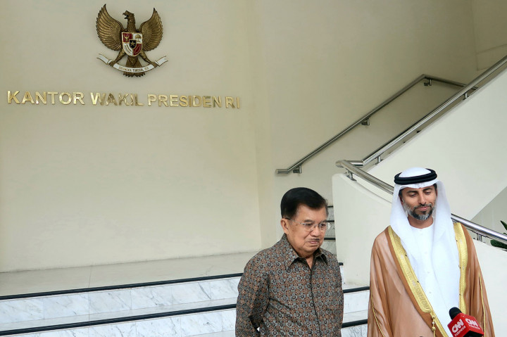Wapres Terima Kunjungan Menteri Energi UEA
Jakarta: Wakil Presiden Jusuf Kalla menerima kunjungan Menteri Energi dan Industri Uni Emirat Arab, Suhail Mohamed Al Mazrouei, di Kantor Wapres, Jakarta, Jumat, 5 Juli 2019. Keduanya membahas potensi peningkatan investasi. Antara Foto/Bayu Prasetyo