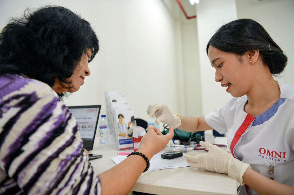 Kegiatan donor darah dan cek kesehatan gratis tersebut merupakan kerja sama pihak LRT dengan Rumah sakit OMNI dan Palang Merah Indonesia (PMI). 