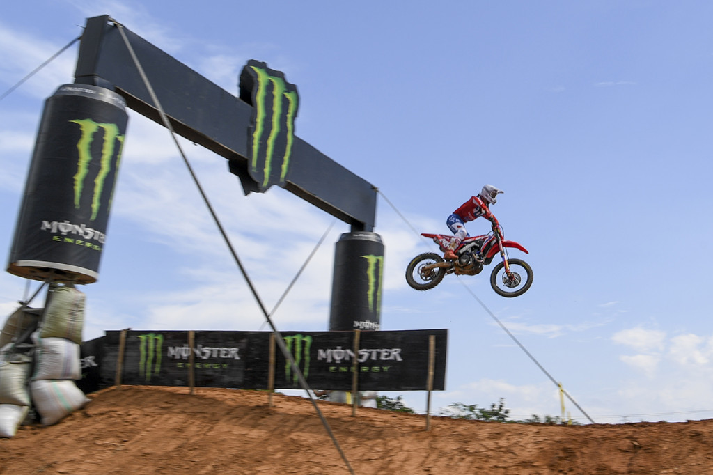 Pembalap HRC Team Tim Gajser menjuarai MXGP 2019 seri Palembang setelah mengumpulkan 47 poin dalam dua sesi balapan.