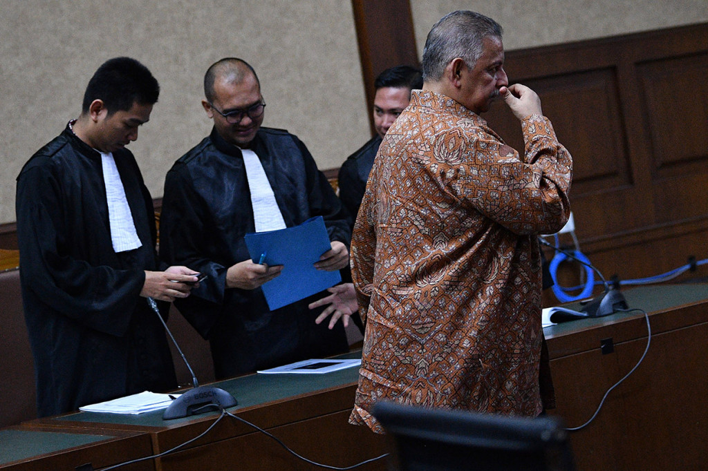 Atas pertimbangan itu, hakim berpendapat dakwaan yang disusun jaksa KPK sudah cermat dan lengkap menguraikan tempat dan waktu. 