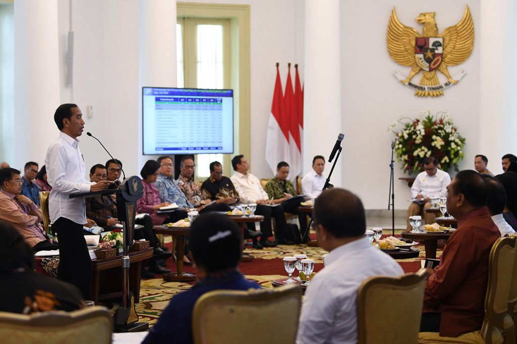 Pada Sidang Kabinet Paripurna tersebut presiden memperingatkan menteri Kabinet Kerja meningkatkan kinerja di sektor ekonomi. Pasalnya, defisit neraca perdagangan Indonesia dari Januari hingga Mei 2019 mencapai USD2,14 miliar.