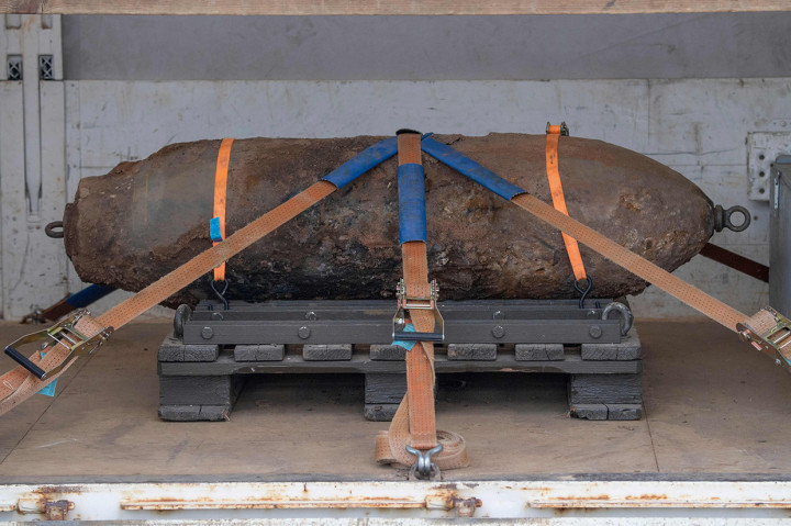 Hasil pemeriksaan menyatakan bom seberat 500 kg itu tidak memberikan ancaman bagi masyarakat. Lalu dijadwalkanlah operasi penjinakan bom pada Minggu, 7 Juli 2019, waktu setempat. 