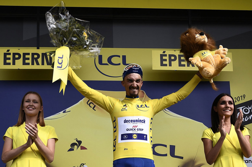 Pembalap berusia 27 yang menjuarai dua etape tahun lalu juga sebagai raja tanjakan dengan jersey polkadot itu, membuat break solo di akhir lomba untuk merebut jersey kuning dari pembalap asal Belanda Mike Teunissen di etape yang menempuh jarak 215 kilometer dari Bincbe, Belgia ke Epernay, Prancis.