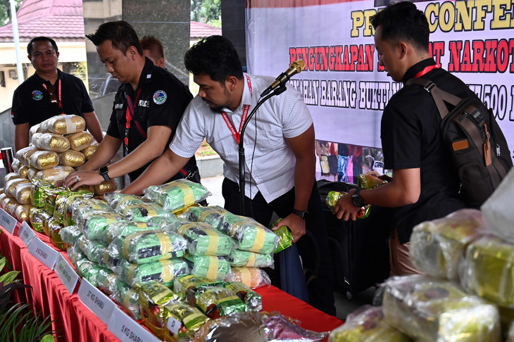Dari hasil penyelidikan selama tahun 2019 Direktorat Tindak Pidana Narkoba Bareskrim Polri bekerja sama dengan stakeholder terkait berhasil mengamankan 177,500 Kg Methamphetamine dan 30.000 butir ekstasi dari sindikat kejahatan terorganisir Malaysia-Jakarta. 