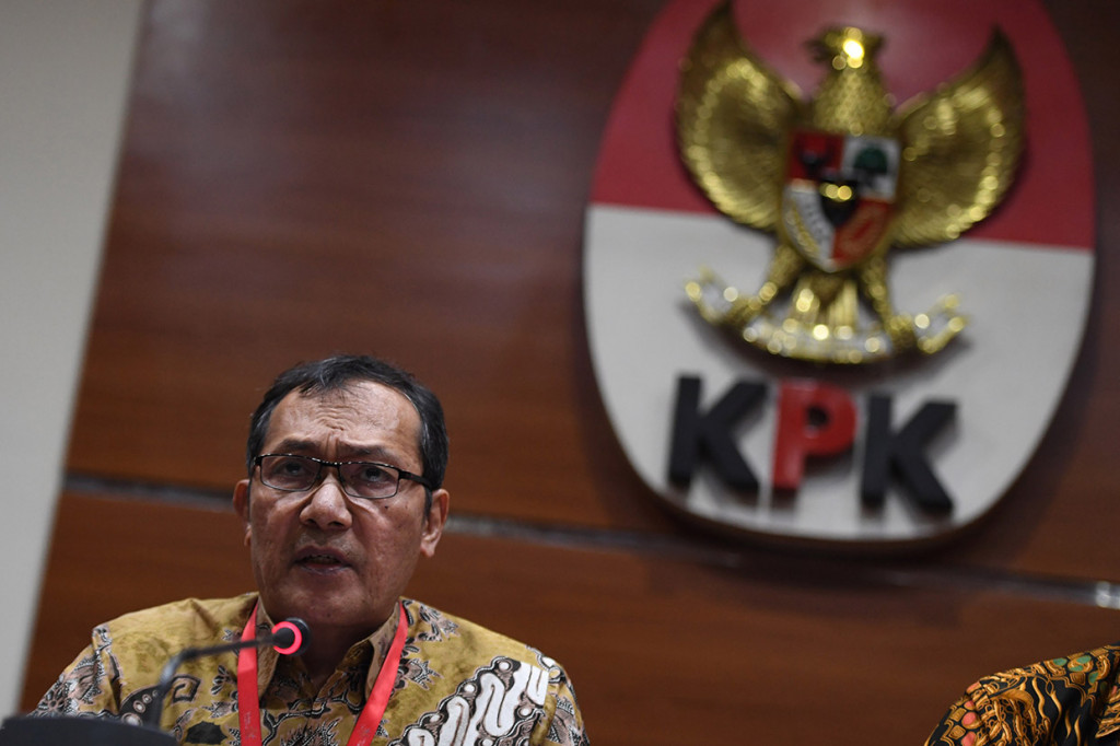 Wakil Ketua KPK Saut Situmorang memberikan tanggapan soal putusan Mahkamah Agung yang membebaskan terdakwa kasus korupsi Surat Keterangan Lunas (SKL) Bantuan Likuiditas Bank Indonesia (BLBI) Syafruddin Arsyad Temenggung di gedung KPK, Jakarta. Antara Foto/Akbar Nugroho Gumay