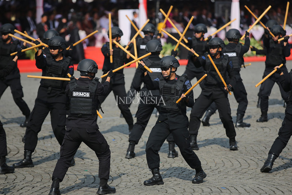 Jokowi juga memberikan apresiasi dengan capaian opini Wajar Tanpa Pengecualian (WTP) dari BPK untuk Polri serta berharap sinergitas TNI - Polri dapat ditingkatkan dalam upaya menghadapi berbagai tantangan tugas yang semakin kompleks.