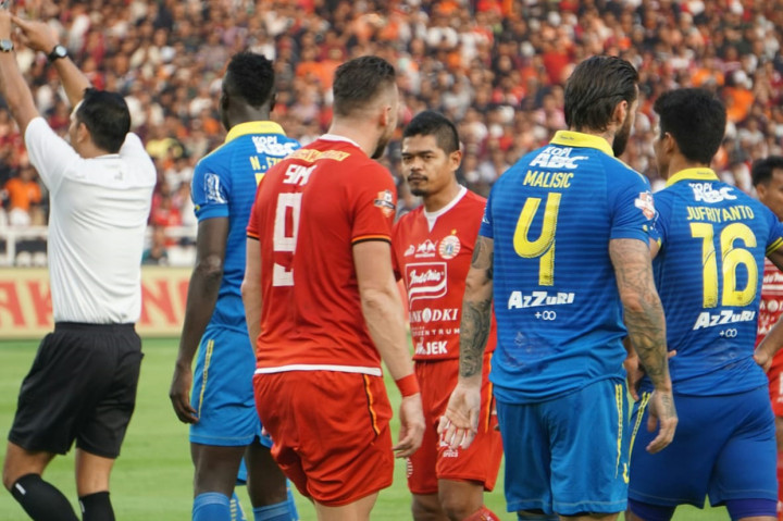 Dengan hasil ini, Persija masih tertahan di posisi ke-13 klasemen sementara dengan raihan 6 poin, sedangkan Persib satu strip di atas mereka dengan raihan 7 poin.