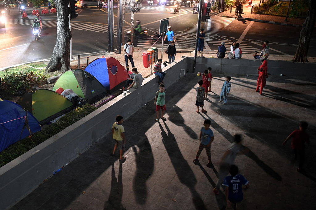 Namun demikian belum dipastikan berapa lama para pencari suaka akan tinggal sementara di Islamic Center.
