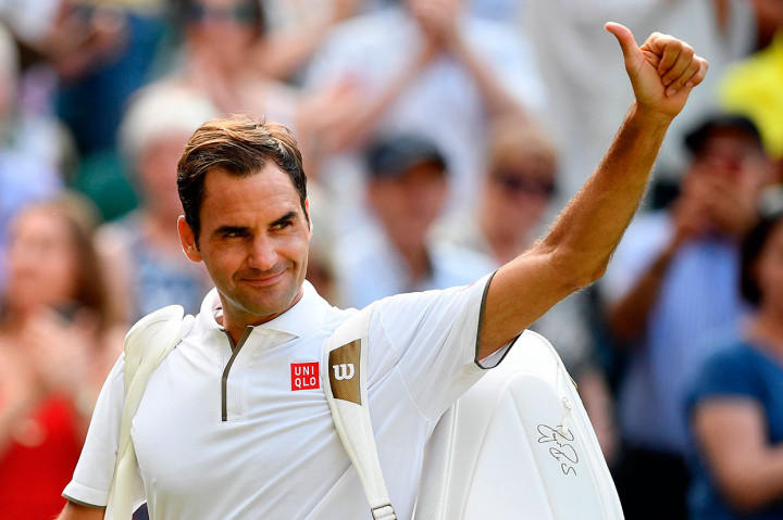 Di babak semifinal Federer akan menantang unggulan ketiga Rafael Nadal yang di pertandingan lainnya menundukkan Sam Querrey (AS) tiga set langsung 7-5, 6-2, 6-2. Federer akan bertemu Nadal di Wimbledon untuk keempat kalinya. Federer meraih kemenangan pada dua kesempatan pertama untuk mengangkat piala, sementara Nadal mengklaim mahkota perdananya di The Championships pada 2008. Namun Nadal masih memimpin catatan persaingan mereka dengan skor 24-15. 