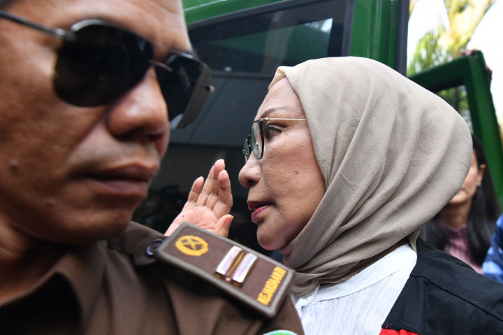 Ratna Sarumpaet dengan diantar dengan mobil milik Kejaksaan Negeri Jaksel dari tahanan Polda Metro Jaya sekitar pukul 08.45 WIB dan tiba di PN Jaksel sekitar 15 menit kemudian.