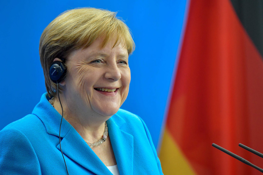 Kanselir Jerman itu mengalami kondisi yang sama, gemetar, pada 18 Juni, ketika menerima Presiden Ukraina Volodymyr Zelensky di Berlin. Pada 27 Juni, Merkel terlihat gemetar untuk kedua kali, selama upacara pengambilan sumpah presiden.