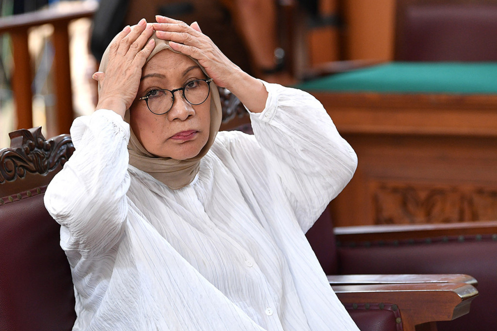 Hakim menyatakan masa hukuman pidana Ratna tersebut akan dikurangi masa tahanan selama dia menjalani proses hukum.
