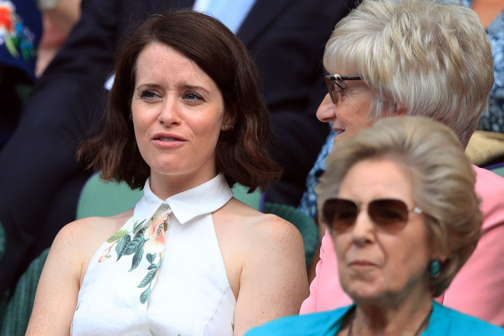 Aktris Inggris Claire Foy juga menyaksikan pertandingan semifinal yang mempertemukan Serena Williams melawan Barbora Strycova.