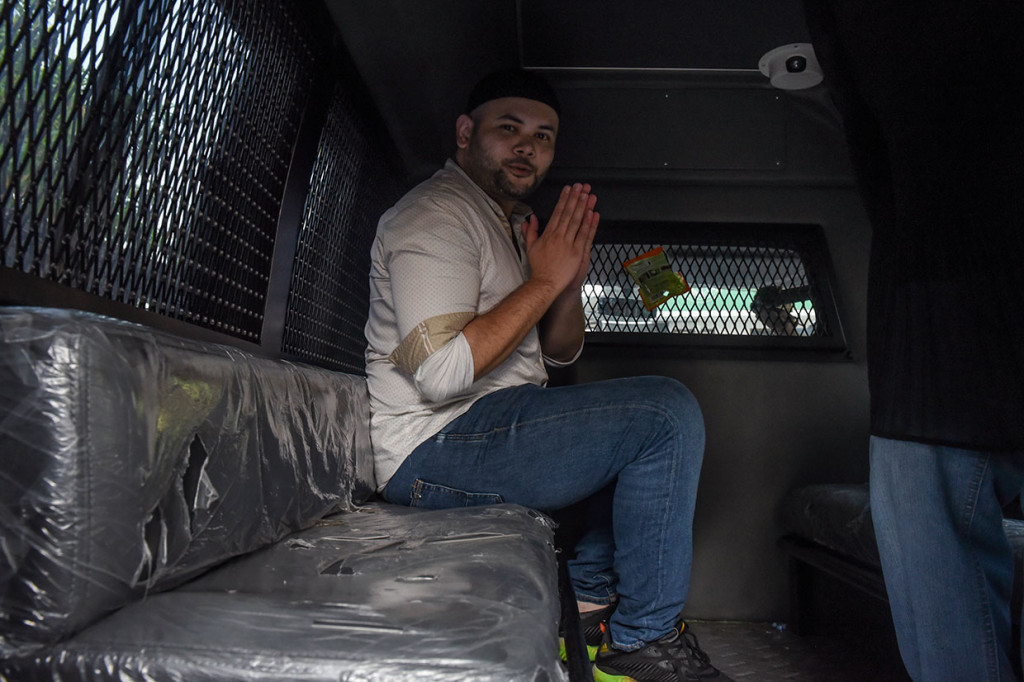 Penyanyi dangdut tersebut akan menjalani sisa masa tahanan selama delapan bulan penjara, berdasarkan keputusan Mahkamah Agung (MA) yang memperberat hukuman terhadap terdakwa dari 10 bulan penjara menjadi satu tahun enam bulan. 