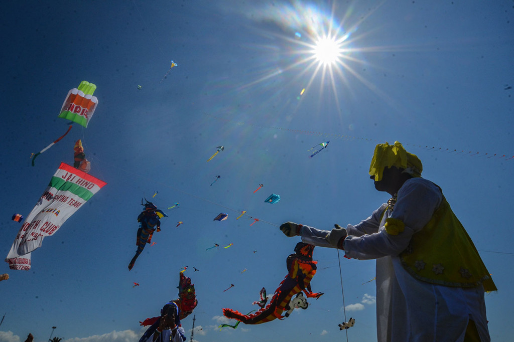 Kite Festival yang digelar oleh Kementerian Pariwisata diikuti 17 negara diantaranya Indonesia, Vietnam, Singapura, Afganistan, Hungaria, Thailand, Philipina, Mongolia, Tiongkok, Saudi Arabia, Polandia, Prancis, Jepang, Macau, India, dan Malaysia. 