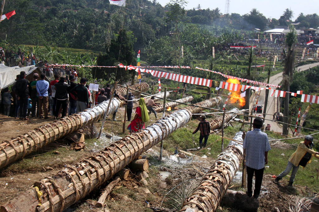 Pesta rakyat yang terakhir kali dirayakan pada 13 tahun silam tersebut digelar guna mengobati kerinduan masyarakat yang ingin menyaksikan hiburan rakyat itu. 