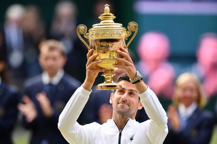 Kemenangan ini membuat Djokovic meraih gelar kelima di Wimbledon. Empat gelar sebelumnya diraihnya tahun 2011, 2014, 2015, dan 2018. Afp Photo/Daniel Leal-Olivas