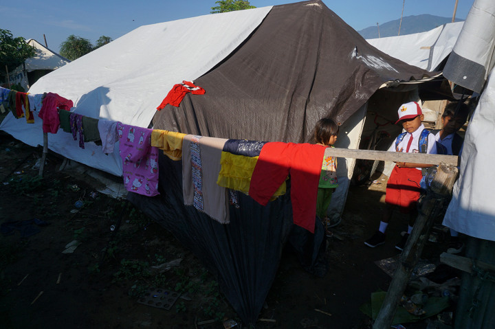 Seluruh siswa SD, SMP dan SMA di daerah terdampak bencana gempa dan likuefaksi tersebut mulai masuk sekolah pada tahun ajaran baru 2019/2020. 