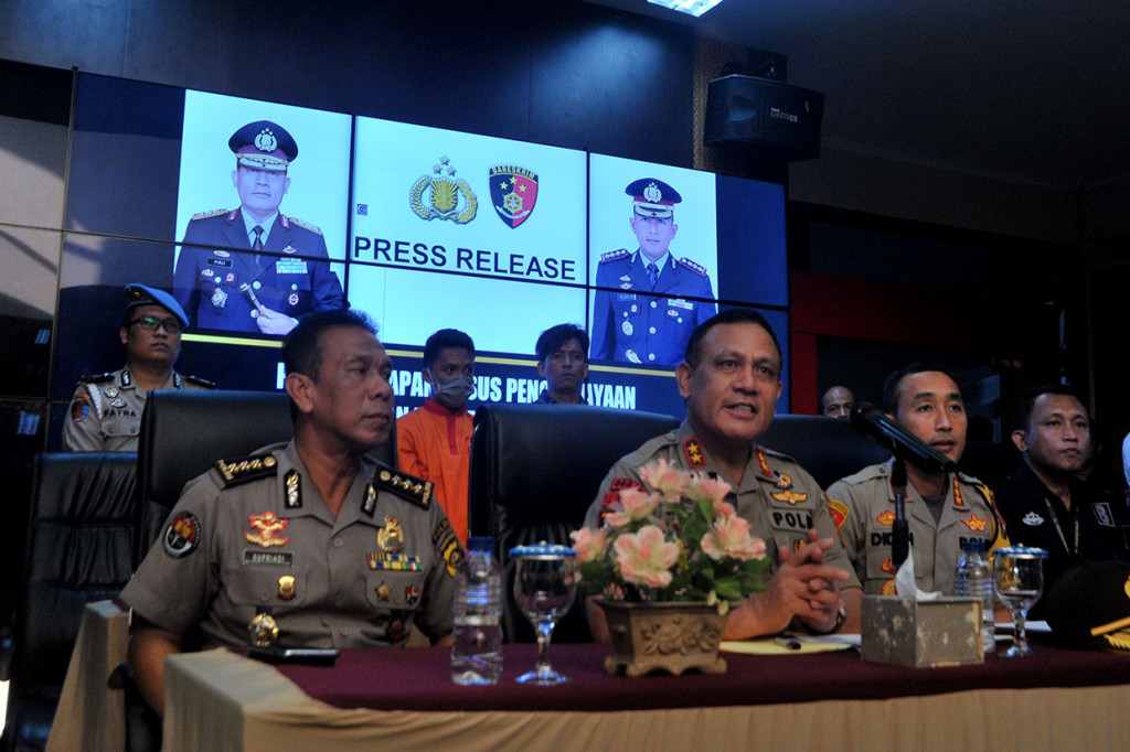 Akibat perbuatannya, tersangka dijerat Undang-Undang Nomor 35 Tahun 2014 tentang Perlindungan Anak Pasal 80 dan Pasal 70 dengan ancaman hukuman 15 tahun kurungan.