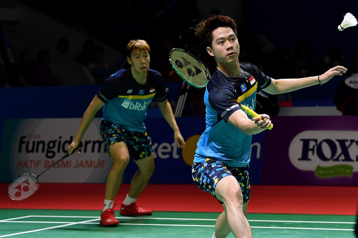 Ganda putra Indonesia ini lolos setelah bertarung tiga gim melawan pasangan Jepang, Takuto Inoue / Yuki Kaneko, selama 56 menit, dengan perolehan skor 20-22, 21-16, 21-14.