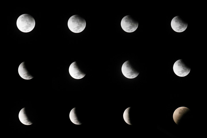Foto kolase proses gerhana bulan sebagian (parsial) yang terlihat dari Masjid Al-Akbar, Surabaya, Jawa Timur. Antara Foto/Didik Suhartono