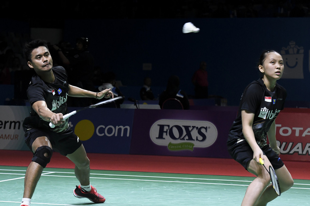 Pasangan Owi/Winny berhasil melaju ke babak 16 besar usai mengalahkan dengan mudah pasangan Rankireddy/Ponnappa dengan skor 21-13 dan 21-11.