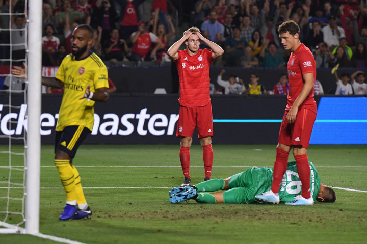 Dalam laga ini, Arsenal sempat unggul terlebih dahulu melalui gol bunuh diri Louis Poznanski pada menit ke-49. 