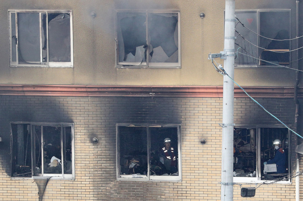 Penyelidikan atas kebakaran ini dipersulit oleh fakta bahwa tersangka utama, seorang pria berumur 41 tahun yang ditahan mengalami luka-luka bakar parah dan saat ini masih dirawat di rumah sakit. Afp Photo/Jiji Press/Japan OUT
