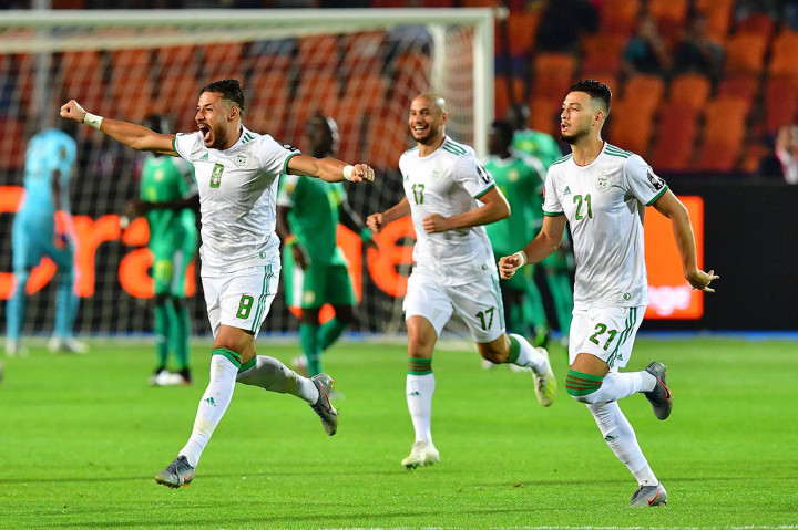 Gol tunggal Aljazair atas Senegal dicetak oleh Baghdad Bounedjah saat laga baru berjalan dua menit. Keunggulan 1-0 bertahan hingga pertandingan usai untuk memastikan Aljazair menjuarai Piala Afrika 2019.