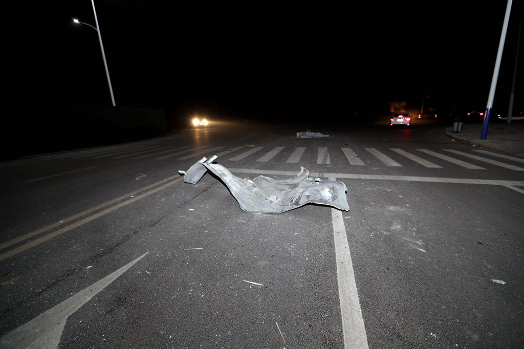 Ledakan yang terjadi pada Jumat sore waktu setempat tersebut juga mengakibatkan sedikitnya 19 orang luka-luka serius dan puluhan lainnya luka-luka ringan. 