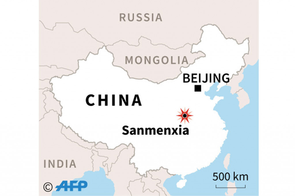 Ledakan juga menghancurkan jendela dan pintu-pintu rumah dalam radius 3 km dari tempat kejadian.