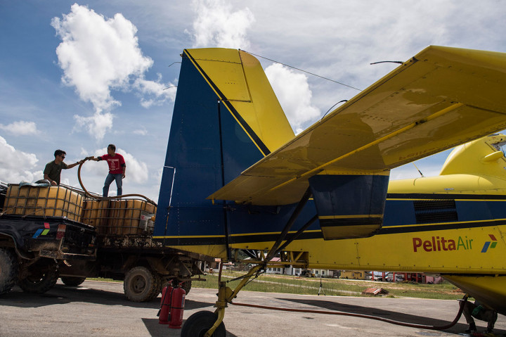 Dalam sehari pesawat air tractor bisa membawa empat ton bahan bakar minyak untuk kebutuhan masyarakat di perbatasan. Menurut pengelola agen premium dan minyak solar (APMS) Krayan Jos Leber mengatakan kebutuhan bahan bakar minyak masyarakat sangat tinggi untuk digunakan sebagai alat transportasi, pertanian dan penerangan.