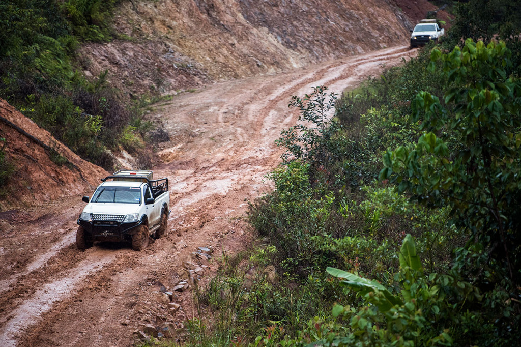 Bagi pemenuhan kebutuhan BBM di wilayah pedalaman seperti di Krayan Selatan dan Krayan Tengah, sejumlah pekerja dari agen premium dan minyak solar melakukan distribusi bahan bakar minyak dengan kendaraan offroad yang menghabiskan waktu 4-5 jam perjalanan, akses jalan, tanah berlumpur dan hutan belantara membuat distribusi menghabiskan waktu yang sangat panjang.