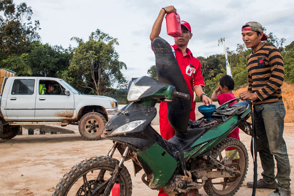Menurut petani Krayan Selatan, Pangeran Dukung semenjak BBM satu harga datang ke desa yang terisolir, mereka tidak perlu lagi menggunakan BBM negara tetangga yang harganya Rp 30 ribu-Rp 50 ribu per liter, dan dapat menikmati BBM Pertamina pada harta Rp 6.450 per liter.