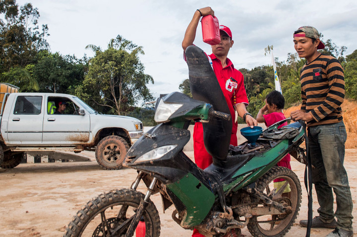 Menurut petani Krayan Selatan, Pangeran Dukung semenjak BBM satu harga datang ke desa yang terisolir, mereka tidak perlu lagi menggunakan BBM negara tetangga yang harganya Rp 30 ribu-Rp 50 ribu per liter, dan dapat menikmati BBM Pertamina pada harta Rp 6.450 per liter.