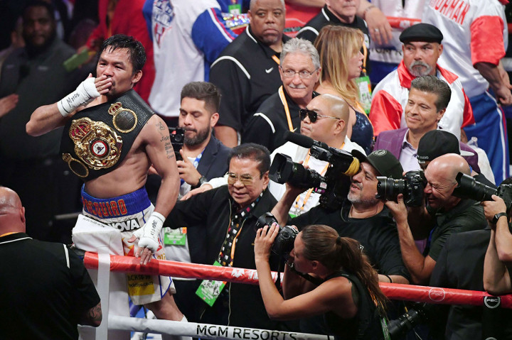 Petinju kawakan asal Filipina Manny Pacquiao melakukan selebrasi usai merebut gelar kelas welter WBA dari Keith Thurman di MGM Grand Garden Arena, Las Vegas, Amerika Serikat, Minggu, 21 Juli 2019 siang WIB. 