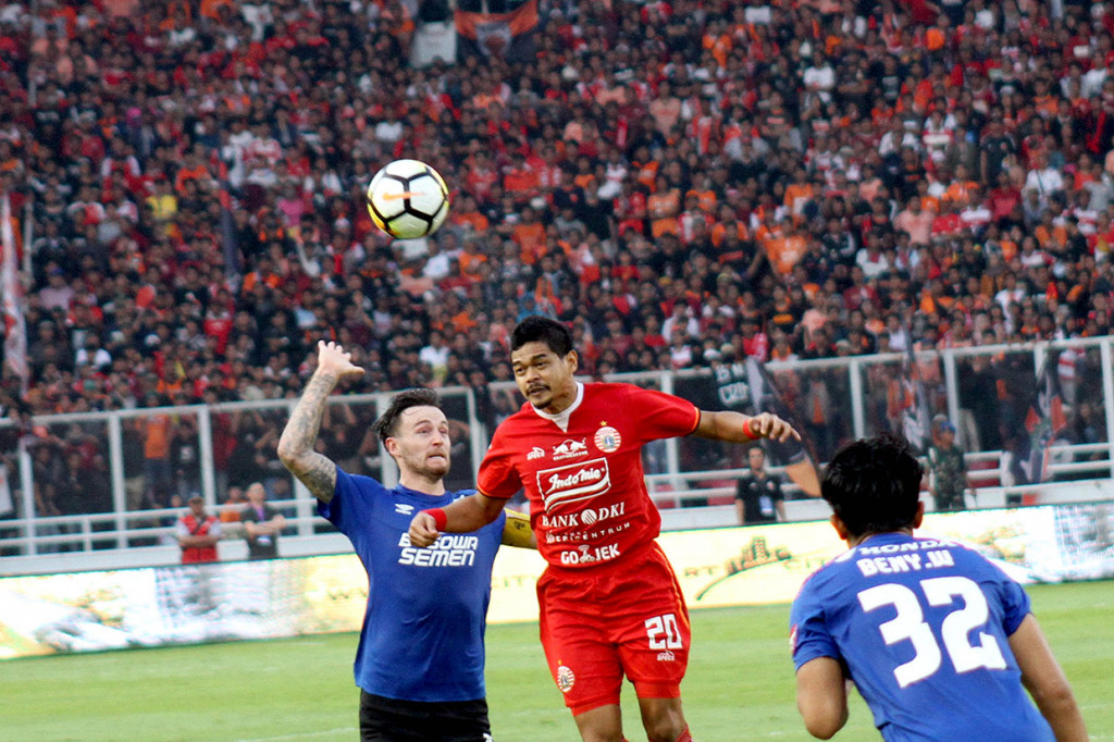 Pertandingan kedua kesebelasan berlangsung menarik sejak awal laga. Dan Persija beberapa kali membahayakan gawang PSM yang dijaga Hilman Syah. Antara Foto/Yulius Satria Wijaya