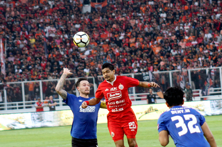 Pertandingan kedua kesebelasan berlangsung menarik sejak awal laga. Dan Persija beberapa kali membahayakan gawang PSM yang dijaga Hilman Syah. Antara Foto/Yulius Satria Wijaya