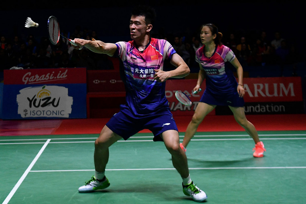 Ini menjadi kemenangan kesembilan bagi unggulan pertama itu dalam 10 kali pertemuan dengan kompatriot senegaranya. Gelar ganda campuran itu juga merupakan gelar pertama bagi Zheng/Huang di Indonesia Open. Tiongkok terakhir kali meraih gelar di ganda campuran Indonesia Open lewat Xu Chen/Ma Jin pada 2015 dan 2016.